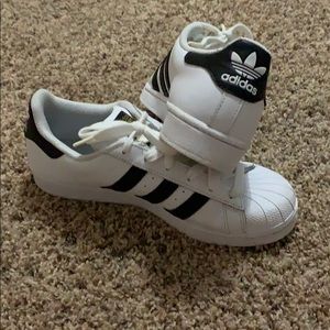 Super clean adidas superstar
